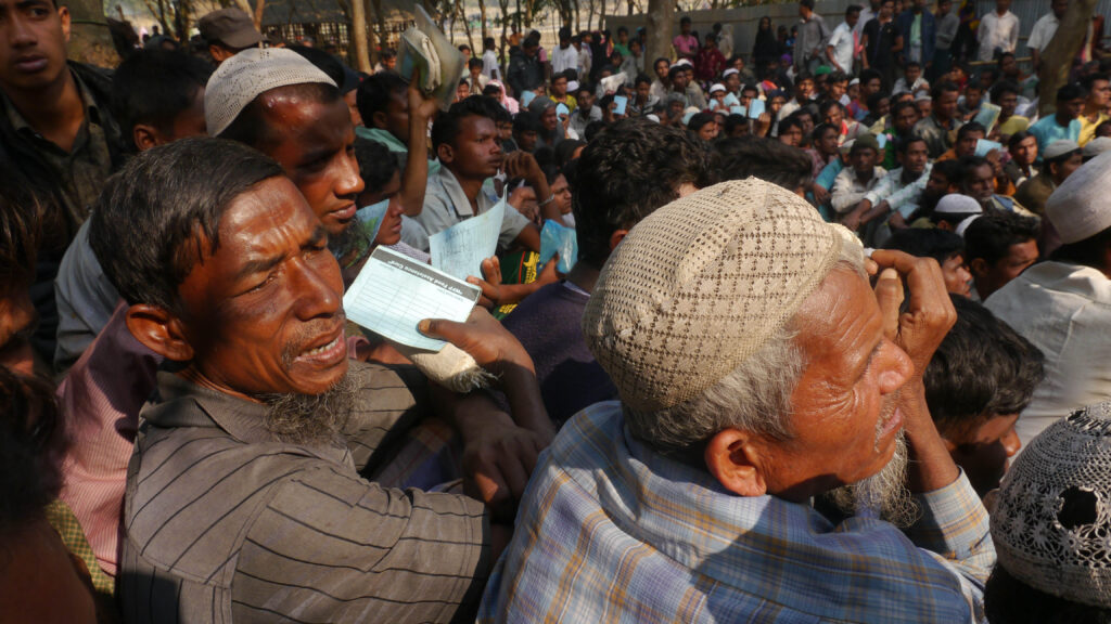 Rohingya crowd