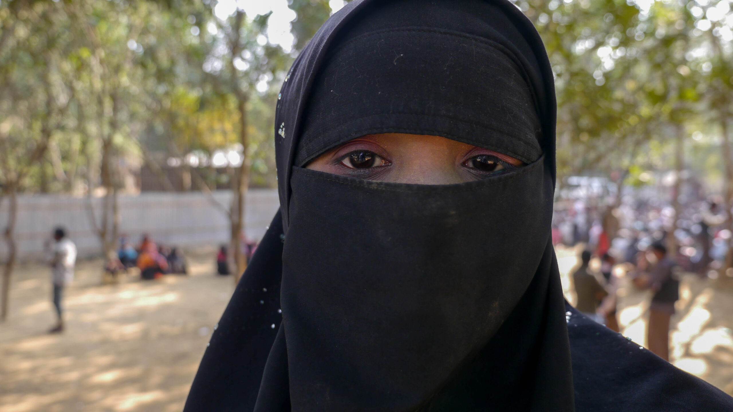 masked rohingya girl